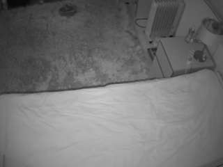 voyeurcam-julmodels-whitebed-5 webcam