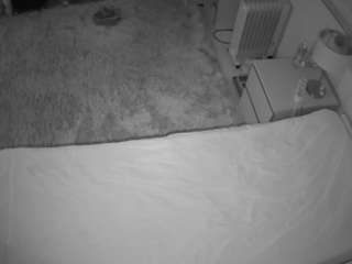 voyeurcam-julmodels-whitebed-5 webcam