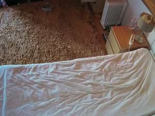 voyeurcam-julmodels-whitebed-5 webcam