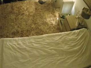 voyeurcam-julmodels-whitebed-5 webcam