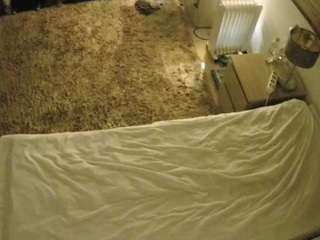 voyeurcam-julmodels-whitebed-5 webcam