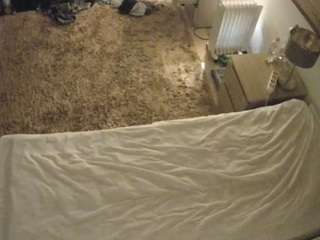 voyeurcam-julmodels-whitebed-5 webcam