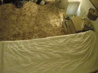 voyeurcam-julmodels-whitebed-5 webcam