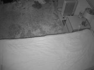 voyeurcam-julmodels-whitebed-5