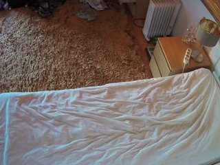 voyeurcam-julmodels-whitebed-5 webcam