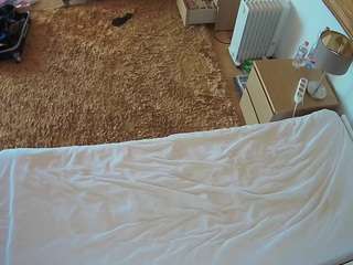 voyeurcam-julmodels-whitebed-5 webcam