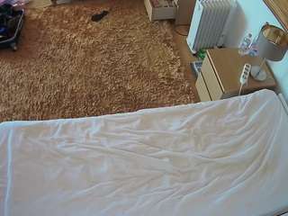 voyeurcam-julmodels-whitebed-5 webcam