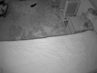 voyeurcam-julmodels-whitebed-5 webcam