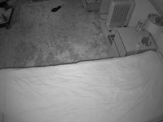 voyeurcam-julmodels-whitebed-5