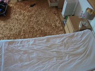 voyeurcam-julmodels-whitebed-5 webcam