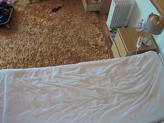 voyeurcam-julmodels-whitebed-5 webcam