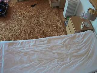 voyeurcam-julmodels-whitebed-5 webcam