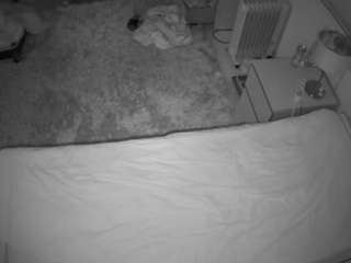 voyeurcam-julmodels-whitebed-5 webcam