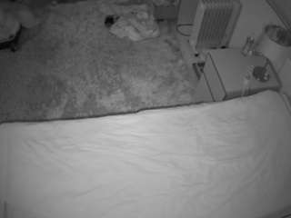 voyeurcam-julmodels-whitebed-5 webcam