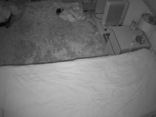 voyeurcam-julmodels-whitebed-5 webcam