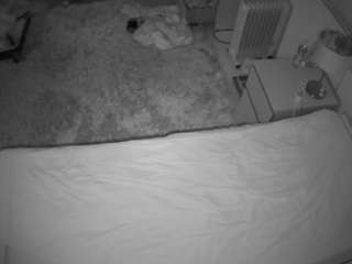 voyeurcam-julmodels-whitebed-5 webcam