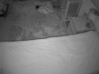 voyeurcam-julmodels-whitebed-5 webcam