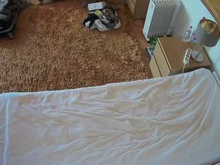 voyeurcam-julmodels-whitebed-5 webcam