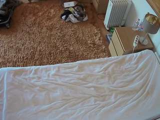 voyeurcam-julmodels-whitebed-5