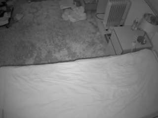 voyeurcam-julmodels-whitebed-5 webcam