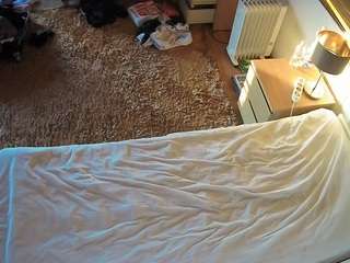 voyeurcam-julmodels-whitebed-5's CamSoda show and profile