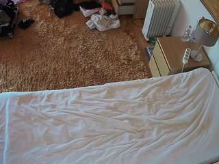 voyeurcam-julmodels-whitebed-5 webcam