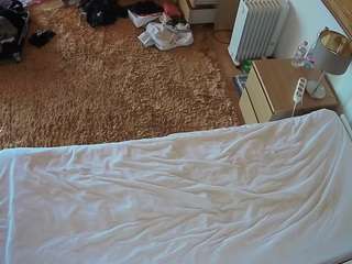 voyeurcam-julmodels-whitebed-5 webcam