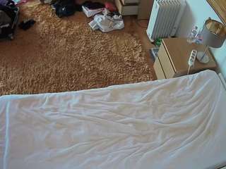 voyeurcam-julmodels-whitebed-5 webcam