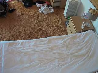 voyeurcam-julmodels-whitebed-5 webcam