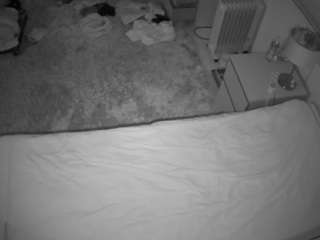 voyeurcam-julmodels-whitebed-5's CamSoda show and profile