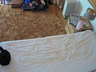 voyeurcam-julmodels-whitebed-5 webcam