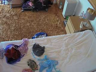 voyeurcam-julmodels-whitebed-5 webcam
