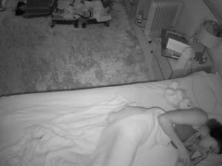 voyeurcam-julmodels-whitebed-5