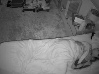 voyeurcam-julmodels-whitebed-5 webcam
