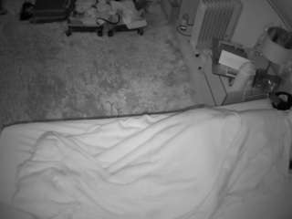 voyeurcam-julmodels-whitebed-5 webcam