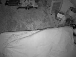 voyeurcam-julmodels-whitebed-5 webcam
