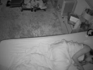 voyeurcam-julmodels-whitebed-5 webcam