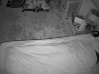 voyeurcam-julmodels-whitebed-5 webcam