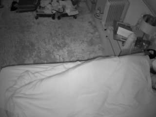 voyeurcam-julmodels-whitebed-5 webcam