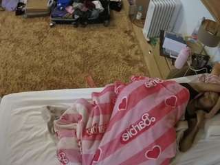 voyeurcam-julmodels-whitebed-5 webcam