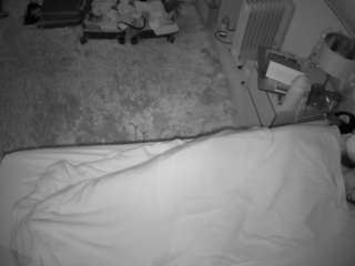 voyeurcam-julmodels-whitebed-5 webcam