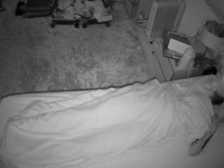 voyeurcam-julmodels-whitebed-5 webcam