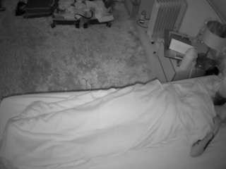 voyeurcam-julmodels-whitebed-5 webcam