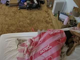 voyeurcam-julmodels-whitebed-5 webcam