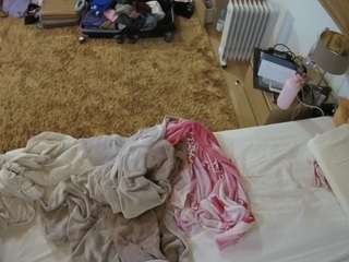 voyeurcam-julmodels-whitebed-5 webcam