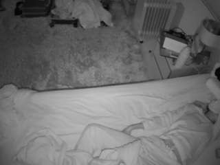 voyeurcam-julmodels-whitebed-5 webcam