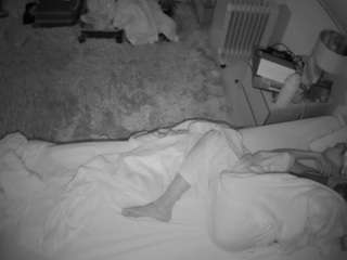 voyeurcam-julmodels-whitebed-5 webcam