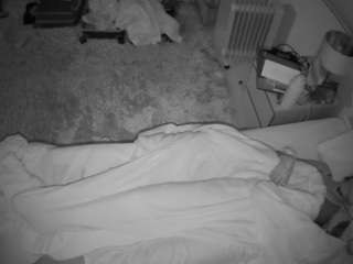 voyeurcam-julmodels-whitebed-5 webcam