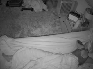 voyeurcam-julmodels-whitebed-5 webcam