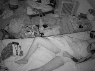 voyeurcam-julmodels-whitebed-5 webcam